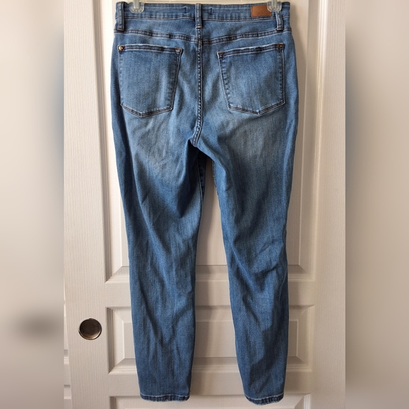 Judy Blue Size 30 Slim Fit Straight Leg Jeans Light Wash Minimalist Classic - Picture 4 of 11